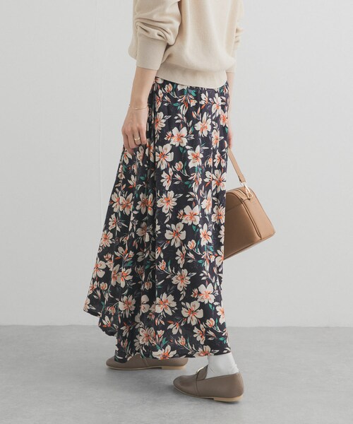 URBAN RESEARCH DOORS（アーバンリサーチドアーズ）の「レーヨンフラワープリントスカート（スカート・レディース・NAVY/BLACK・Free）」の6枚目の写真
