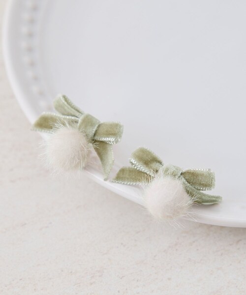 ROPE' PICNIC（ロペピクニック）の「ベルベットリボン×シャギーボールプチピアス（ピアス（両耳用）・レディース・ベージュ/グリーン系/オレンジ系・F）」の4枚目の写真