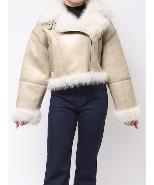 MURUA（ムルーア）の「アンイーブンショートフェイクムートンジャケット（ムートンコート・レディース・アイボリー/ブラック/ブラウン/カーキ/キャメル・F）」の6枚目の写真