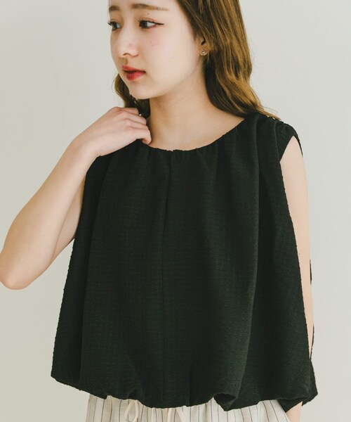 ITEMS URBANRESEARCH（アイテムズ アーバンリサーチ）の「バルーンスリーブノースリブラウス（シャツ/ブラウス・レディース・OFF/OFF×BLK/BLK・FREE）」の19枚目の写真