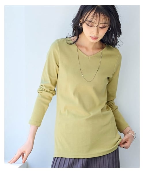 nissen（ニッセン）の「綿１００％フライス素材Ｖネック長袖Ｔシャツ（UVカット）＜大きいサイズ有＞（Tシャツ/カットソー・レディース・黒/オフホワイト/グレージュ/杢チャコールグレー/ネイビー/ライムグリーン/トープ/ディープグリーン/クラウドピンク/パープル・L/LL/3L/4L/5L/6L/8L/10L/S/M）」の5枚目の写真