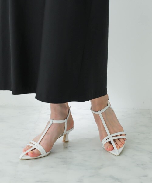 SENSE OF PLACE by URBAN RESEARCH(センスオブプレイスバイアーバンリサーチ)の「ポインテッドナローストラップサンダル(サンダル・レディース・BLACK/WHITE/SILVER・S/M/L)」の5枚目の写真