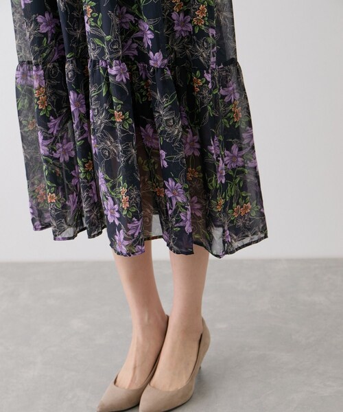 Jayro(ジャイロ)の「フリルネック花柄ワンピース(ワンピース・レディース・ホワイト系/ネイビー系・F)」の21枚目の写真