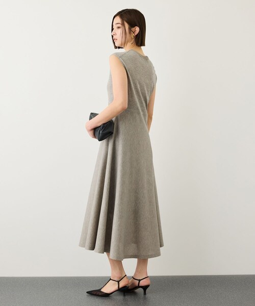 ROPE'(ロペ)の「LEVITA ニットワンピース/接触冷感・イージーケア(ワンピース・レディース・ベージュ/ネイビー・F)」の12枚目の写真