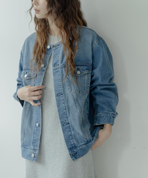 URBAN RESEARCH Sonny Label（アーバンリサーチサニーレーベル）の「ノーカラーオーバーサイズGジャン（デニムジャケット・レディース・インディゴ/グレー・FREE）」の2枚目の写真