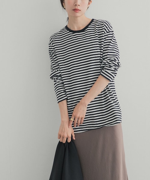 URBAN RESEARCH DOORS（アーバンリサーチドアーズ）の「コットンラウンドヘムカットソー（Tシャツ/カットソー・レディース・OFF/BORDER・S/M）」の16枚目の写真