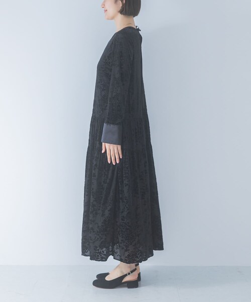 URBAN RESEARCH ROSSO（アーバンリサーチロッソ）の「『WEB/一部店舗限定』フロッキープリントティアードワンピース（ワンピース・レディース・BLACK/BROWN・Free）」の12枚目の写真