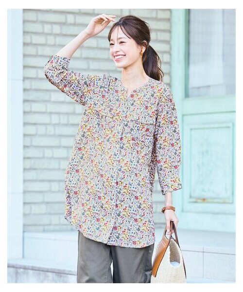 nissen（ニッセン）の「＜大きいサイズ＞接触冷感うすカル柔らか７分袖ダブルポケットシャツチュニック（チュニック・レディース・ネイビー系:花/ブルー系:チェック/黒系:ドット/グレー系:アラベスク/オフホワイト系:木の実柄/ダークネイビー系小紋柄/ネイビー系小花柄/ネイビー系チェック・L/LL/3L/4L/5L/6L/8L/10L）」の14枚目の写真