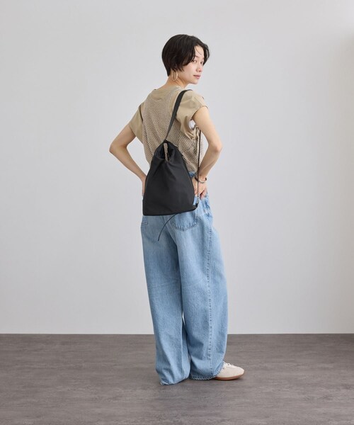 ADAM ET ROPE'(アダムエロペ)の「【WEB限定】マルチWAY撥水ボンサック(ショルダーバッグ・レディース・ブラック・F)」の6枚目の写真