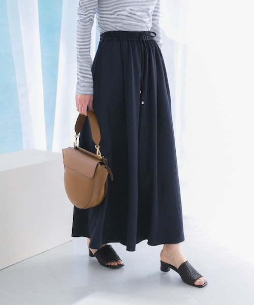 URBAN RESEARCH ROSSO（アーバンリサーチロッソ）の「撥水ギャザーワイドパンツ（その他パンツ・レディース・OFF WHITE/NAVY・36/38）」の2枚目の写真