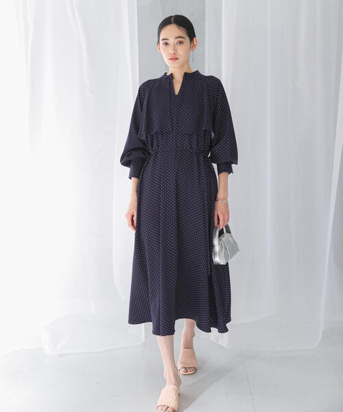 URBAN RESEARCH ROSSO（アーバンリサーチロッソ）の「『WEB限定』ドットプリントケープワンピース（ワンピース・レディース・NAVY/BLACK・FREE）」の5枚目の写真