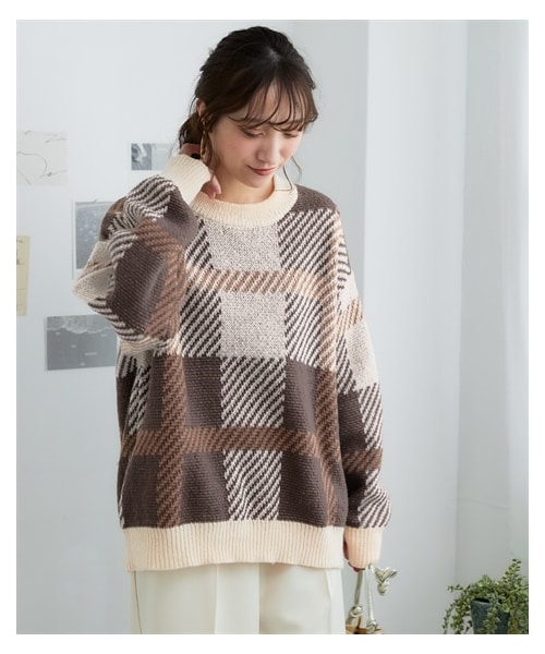 nissen（ニッセン）の「配色ジャガードオーバーサイズニット＜大きいサイズ有＞（ニット/セーター・レディース・オレンジ系/チェック:オレンジ系/サックス系/サックス系(チェック)/ネイビー系/チェック:ネイビー系/黒系/黒系(チェック)/ブロック:オレンジ系/サックス系(ブロック)/ブロック:グリーン系/チェック:モカ系/ニュアンス:グレー系/ニュアンス:ベージュ系/ニュアンス:黒系・S~M/L~LL/3L~4L/5L~6L/8L/10L）」の10枚目の写真