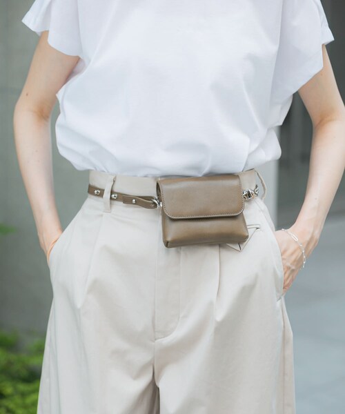URBAN RESEARCH ROSSO（アーバンリサーチロッソ）の「YENN　CHAIN BELT POUCH（その他雑貨・レディース・KHAKI/BLACK・FREE）」の2枚目の写真