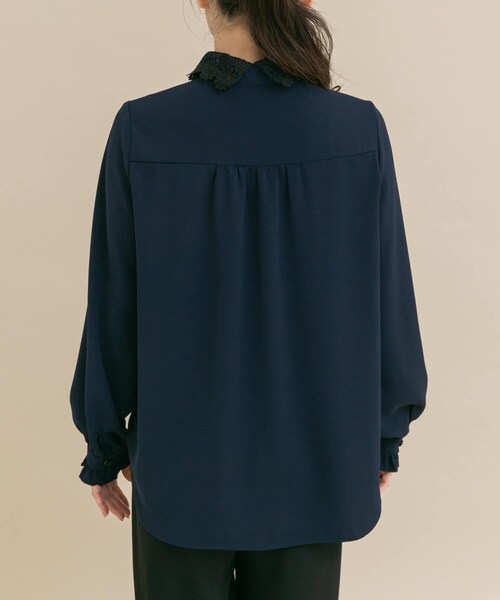 URBAN RESEARCH ROSSO（アーバンリサーチロッソ）の「『WEB/一部店舗限定』レースカラーブラウス（シャツ/ブラウス・レディース・OFF/NAVY・Free）」の22枚目の写真