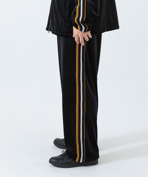 URBAN RESEARCH（アーバンリサーチ）の「The DUFFER N NEPHEWS　VELOUR TRACK PANTS（その他パンツ・メンズ・BLACK/NAVY・S/M）」の6枚目の写真