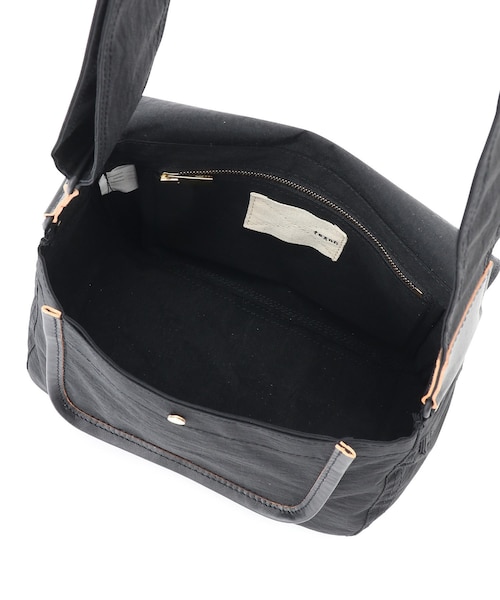 ADAM ET ROPE'（アダムエロペ）の「【texnh/テクネ】POST（ショルダーバッグ・メンズ・ブラック・F）」の11枚目の写真