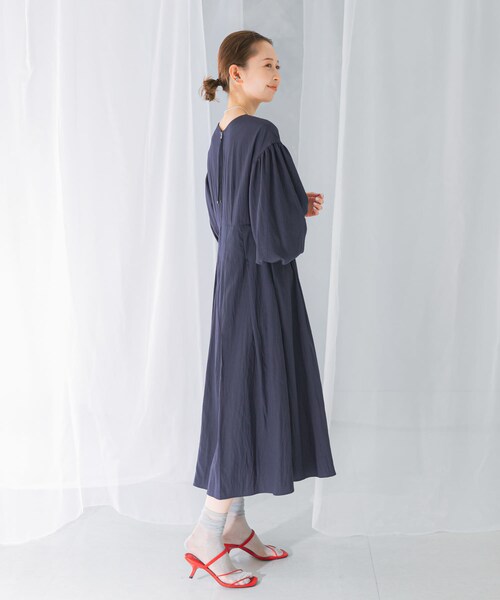 URBAN RESEARCH ROSSO（アーバンリサーチロッソ）の「ボリュームスリーブタックワンピース（ワンピース・レディース・NAVY/LIME・FREE）」の8枚目の写真