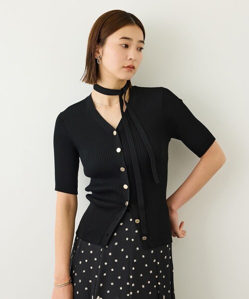 ROPE'(ロペ)の「チョーカー付きVネックリブカーディガン/イージーケア(ニット/セーター・レディース・ブラック/ブラウン系/ベージュ系/グリーン・F)」の1枚目の写真