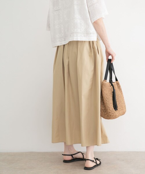 ITEMS URBANRESEARCH(アイテムズ アーバンリサーチ)の「ツヤタックボリュームスカート(スカート・レディース・BLK/BEG/KHK・Free)」の11枚目の写真