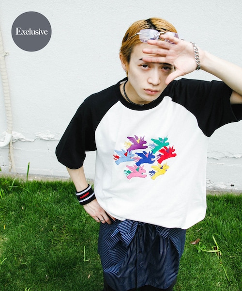SENSE OF PLACE by URBAN RESEARCH(センスオブプレイスバイアーバンリサーチ)の「『別注』SHUHEI KOKI×SENSE OF PLACE ラグランTシャツ(Tシャツ/カットソー・メンズ・WHT×BLK/CHA×BLK/WHT×L.BLU・M/L)」の1枚目の写真