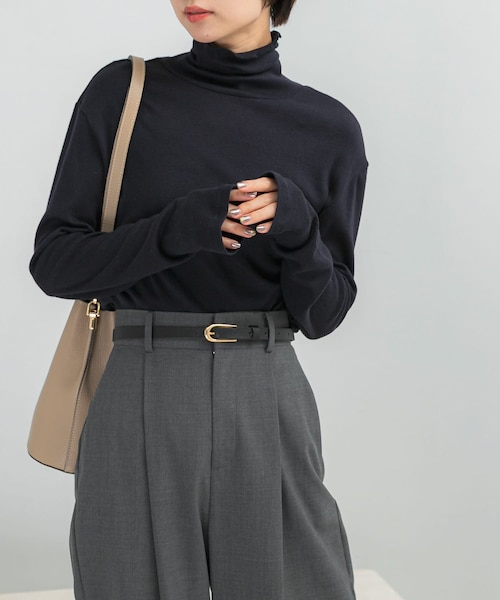 URBAN RESEARCH ROSSO（アーバンリサーチロッソ）の「コットンカシミヤハイネックカットソー（Tシャツ/カットソー・レディース・OFF/GREIGE/NAVY・Free）」の2枚目の写真