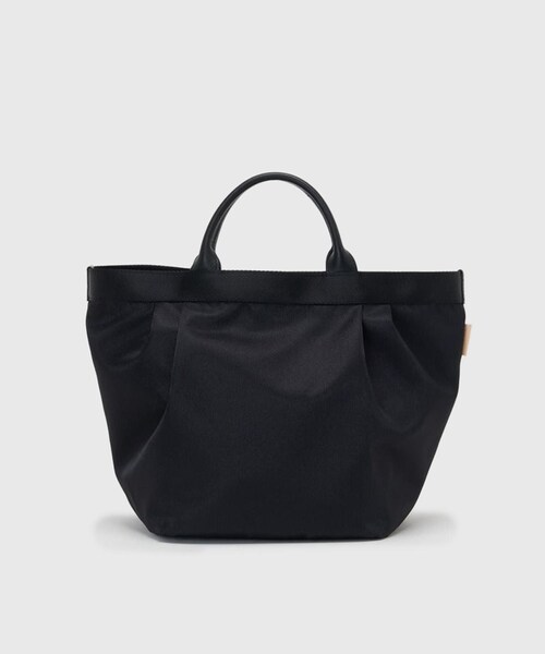 ADAM ET ROPE'(アダムエロペ)の「【HenderScheme/エンダースキーマ】2tuck tote M(トートバッグ・メンズ・ブラック・F)」の2枚目の写真