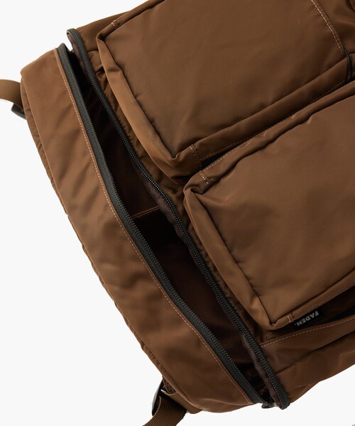 ADAM ET ROPE'（アダムエロペ）の「《別注》【FADEN/ファーデン】Partition Day Pack 012 Nico Ver.3（バックパック/リュック・メンズ・ダークブラウン・F）」の6枚目の写真