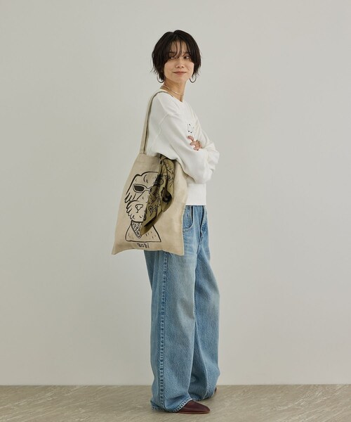 ADAM ET ROPE'(アダムエロペ)の「【Camille de Cussac by SALON】アートシルクスカーフ(バンダナ/スカーフ・レディース・ベージュ系/レッド・F)」の15枚目の写真