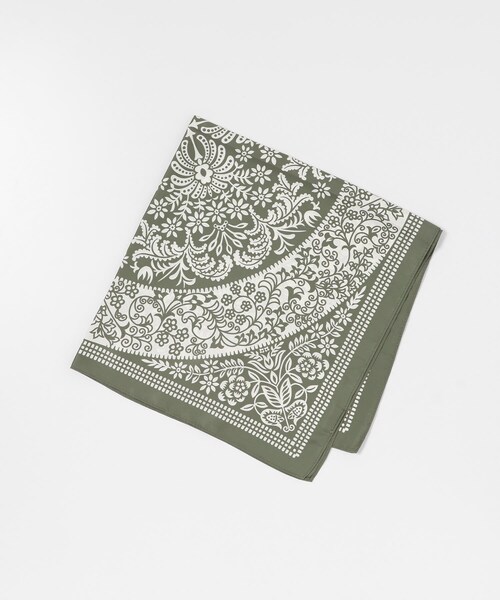 URBAN RESEARCH DOORS(アーバンリサーチドアーズ)の「ボタニカル柄スカーフ(バンダナ/スカーフ・レディース・GRAY/GREEN/ORANGE・One/one)」の9枚目の写真
