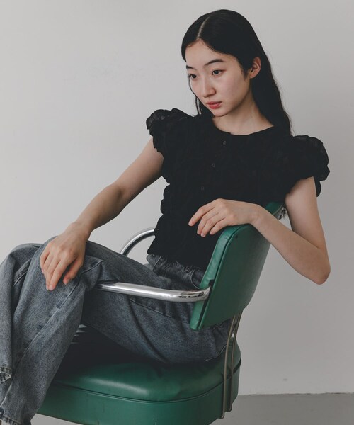SENSE OF PLACE by URBAN RESEARCH（センスオブプレイスバイアーバンリサーチ）の「『WEB限定』クシュクシュパフスリーブトップス（シャツ/ブラウス・レディース・OFF WHITE/BLACK・One）」の16枚目の写真