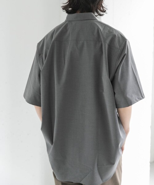 URBAN RESEARCH DOORS(アーバンリサーチドアーズ)の「FORK&SPOON キャリーマンレギュラーカラーシャツ(シャツ/ブラウス・メンズ・LT.GREY/CHARCOAL/KHAKIBROWN・4/5)」の17枚目の写真