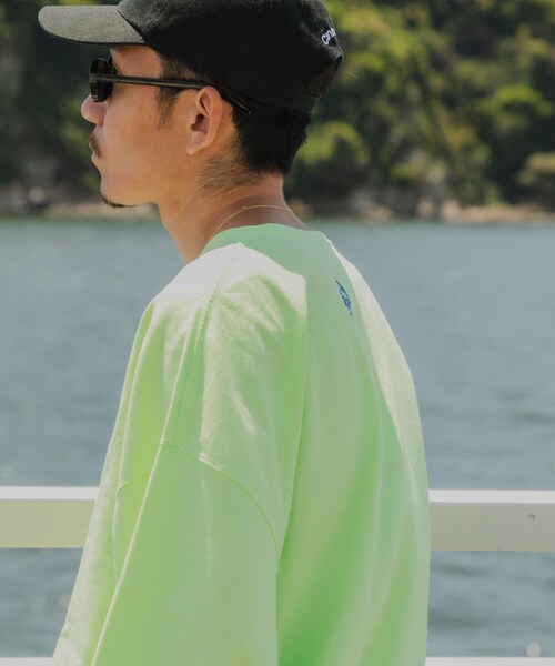 URBAN RESEARCH（アーバンリサーチ）の「Wide Dad　GRAPHIC T-SHIRTS WITH HATCH（Tシャツ/カットソー・メンズ・ASH GRAY/LIMEGREEN/NAVY・1/2）」の20枚目の写真