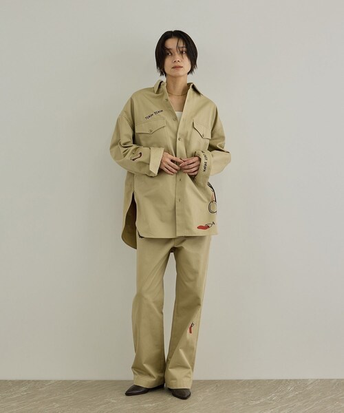 ADAM ET ROPE'(アダムエロペ)の「【Camille de Cussac by SALON】アートプリントトラウザーズパンツ / セットアップ対応(チノパンツ・レディース・ベージュ・M/S)」の21枚目の写真
