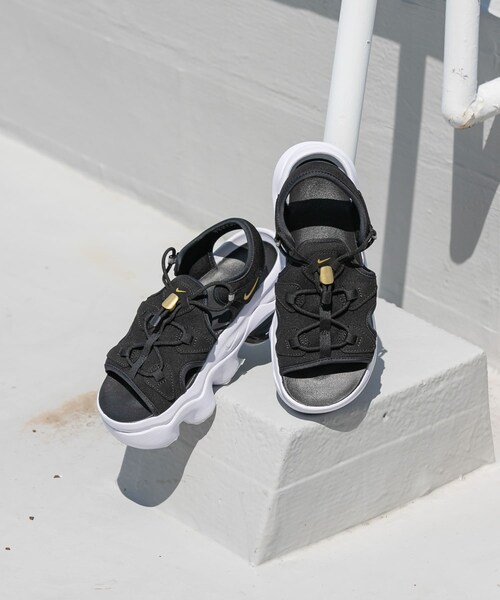 URBAN RESEARCH Sonny Label（アーバンリサーチサニーレーベル）の「NIKE　ナイキウィメンズエアマックスココサンダル（サンダル・レディース・ブラック/03ブラック系・23/24）」の2枚目の写真