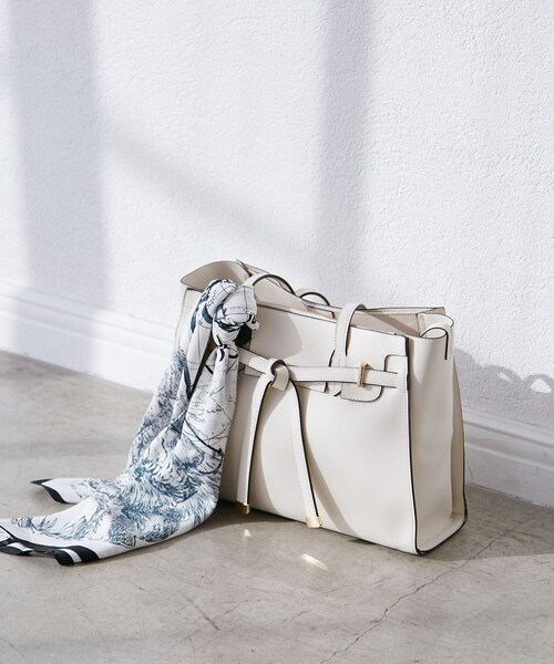 VIS（ビス）の「【A4収納】フラップタイトートバッグ（トートバッグ・レディース・ブラック/キナリ/ベージュ系・F）」の12枚目の写真