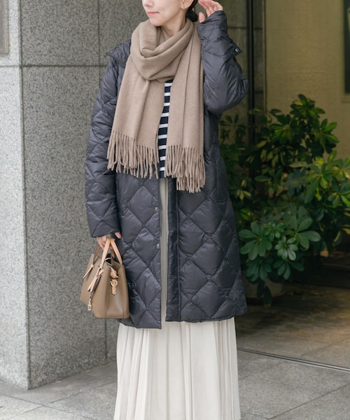 ITEMS URBANRESEARCH（アイテムズ アーバンリサーチ）の「TAION　HOOD LONG DOWN JACKET（その他アウター・レディース・BLK/OFF/D.CHOCO・M/L/XL）」の2枚目の写真