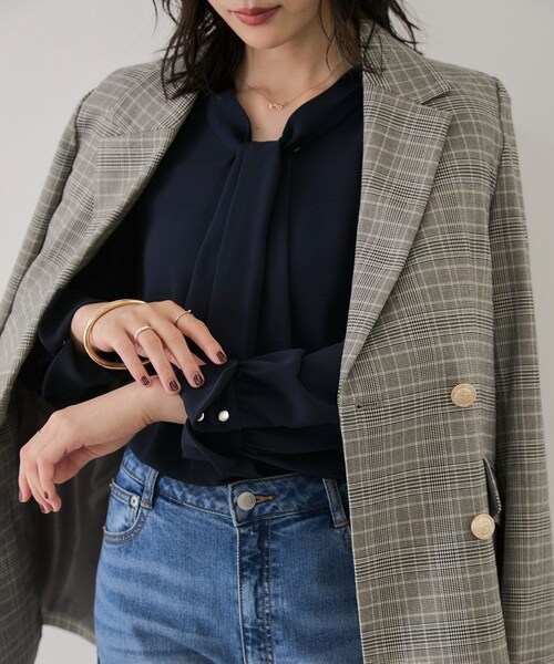 VIS(ビス)の「スタンドカラーフロントタックボウタイブラウス/防シワ(シャツ/ブラウス・レディース・ホワイト系/キナリ/ネイビー・F)」の14枚目の写真