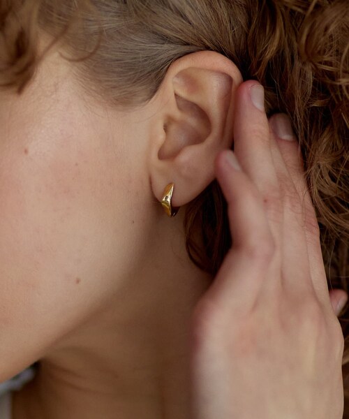 URBAN RESEARCH(アーバンリサーチ)の「decor『デコール』 Twist Pierce M(ピアス(両耳用)・レディース・GOLD・-)」の3枚目の写真