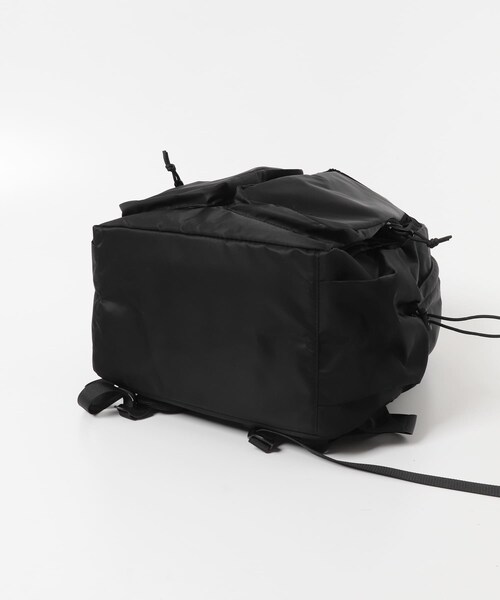 URBAN RESEARCH DOORS（アーバンリサーチドアーズ）の「『別注』YAKPAK×DOORS　マルチポケットデイパック（バックパック/リュック・メンズ・BLACK/CHARCOAL・-）」の9枚目の写真