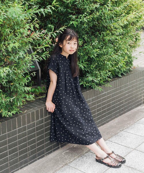 URBAN RESEARCH DOORS(アーバンリサーチドアーズ)の「『親子リンク』リネンリヨセルドットワンピース(KIDS)(ワンピース・キッズ・BLACK/NATURAL・105(100-110)/120(115-125)/135(130-140))」の4枚目の写真