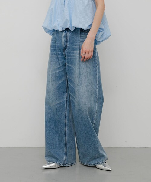 SENSE OF PLACE by URBAN RESEARCH(センスオブプレイスバイアーバンリサーチ)の「タックフェードデニムパンツ(デニムパンツ・レディース・L.BLUE/L.INDIGO・S/M)」の3枚目の写真