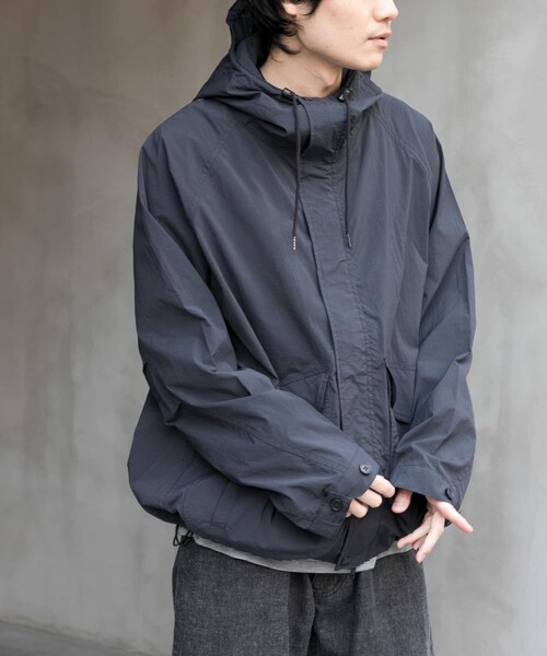 URBAN RESEARCH DOORS(アーバンリサーチドアーズ)の「FORK&SPOON フーディージャケット(マウンテンパーカー・メンズ・INKBLACK/SAGEGREEN・4/5)」の8枚目の写真