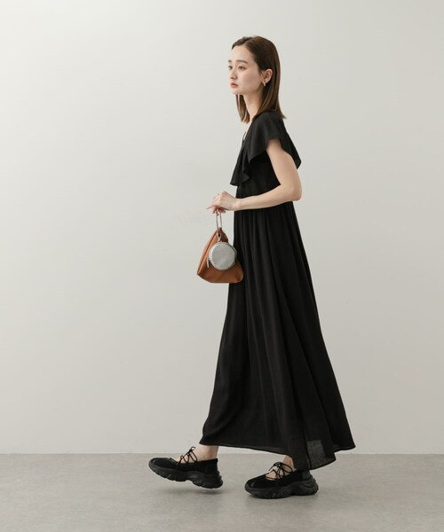 SENSE OF PLACE by URBAN RESEARCH(センスオブプレイスバイアーバンリサーチ)の「Vネックウエストマークフリルワンピース(ワンピース・レディース・BLACK/IVORY/L.BLUE・COMPACT/one)」の15枚目の写真