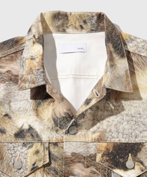 ADAM ET ROPE'(アダムエロペ)の「【TOLQ/トルク】Printed Trucker Jacket(その他アウター・メンズ・キャメル系/ブルー系・3/4/5)」の9枚目の写真