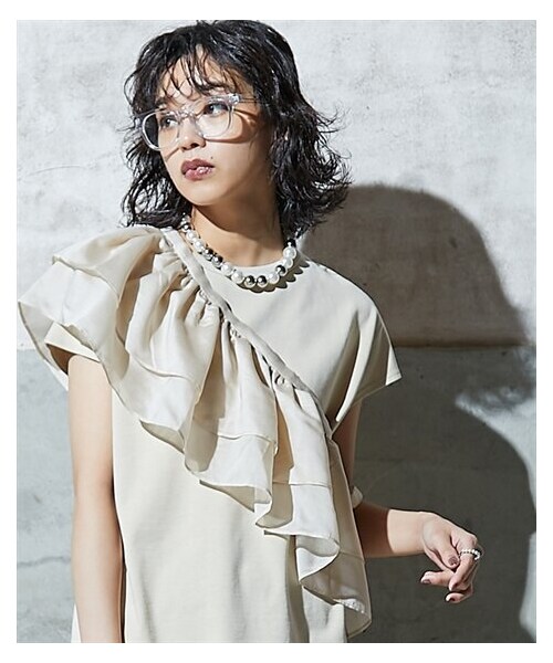 nissen（ニッセン）の「大きいサイズ フリル衿付フレンチスリーブＴシャツ GEVS.（Tシャツ/カットソー・レディース・オフホワイト/ベージュ/黒・6L/8L/10L）」の8枚目の写真