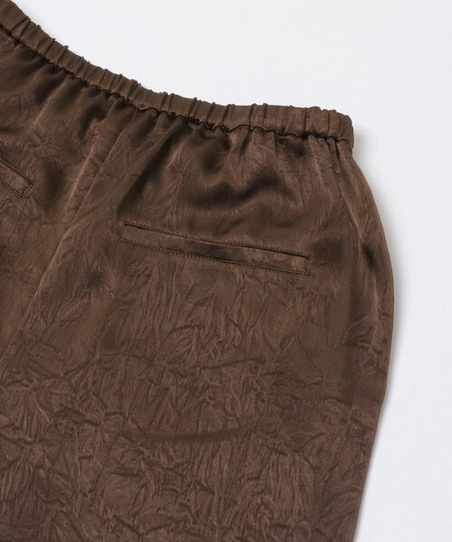 URBAN RESEARCH ROSSO（アーバンリサーチロッソ）の「サテンイージーストレートパンツ（その他パンツ・レディース・BLACK/BROWN・Free）」の11枚目の写真
