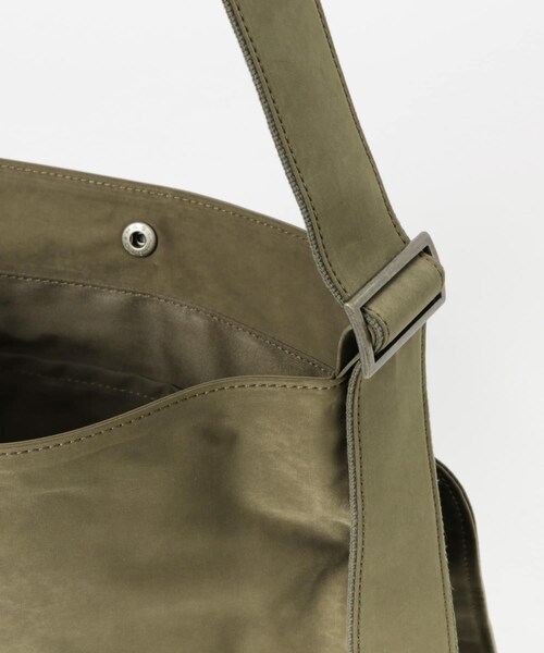 URBAN RESEARCH(アーバンリサーチ)の「Hender Scheme FLAP SHOULDER SMALL(ショルダーバッグ・メンズ・Black/Beige/Khaki・Free)」の13枚目の写真