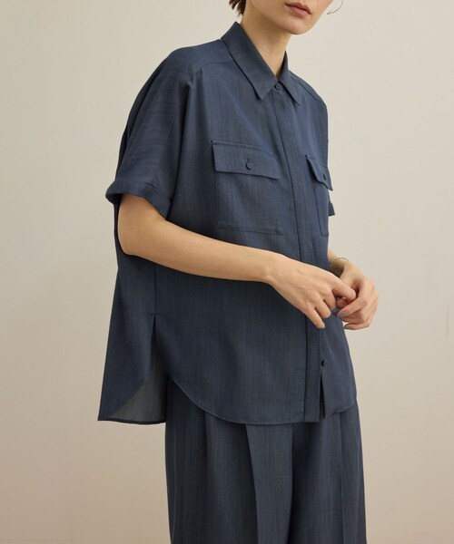 ROPE'（ロペ）の「【洗える・カセット服】バックサテン ドルマンブラウス/お仕事・通勤・セットアップ対応（シャツ/ブラウス・レディース・ベージュ/ネイビー/ネイビー系・36/38）」の8枚目の写真