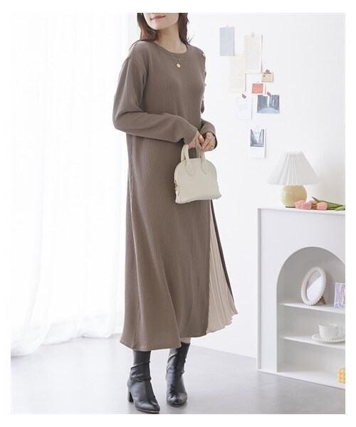 nissen（ニッセン）の「ふんわりリブニットソー　プリーツ切替ワンピース（ワンピース・レディース・ブラック/モカ/ネイビー/グレージュ・M/L/LL/3L/4L/5L/6L）」の18枚目の写真