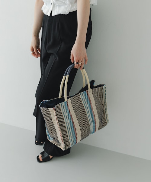 RODE SKO（ロデスコ）の「ストライプ編み込みトートバッグ（トートバッグ・レディース・OFF WHITE/NAVY・One）」の2枚目の写真